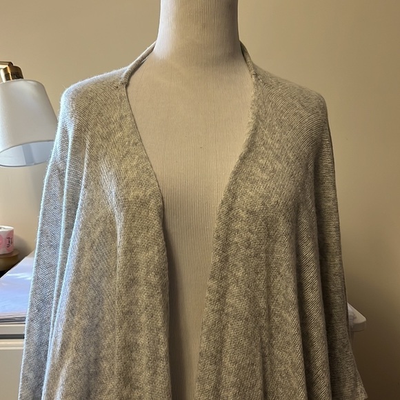 Sole Society fringed light gray cardigan poncho sweater, multiwear, one size - Picture 4 of 11